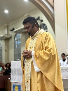 24 10MISSA DE ORDENACAO SACERDOTAL PE. JOHN 12