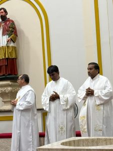 24 10MISSA DE ORDENACAO SACERDOTAL PE. JOHN 9